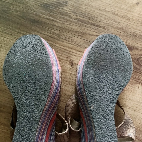 BKE Wedge Peep Toe Sandals - Picture 6 of 6